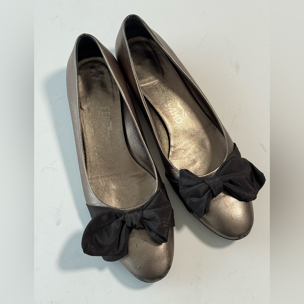 Salvatore Ferragamo Women’s Shoes size 6.5 B Gold Bronze Color Ballet Flats Bow